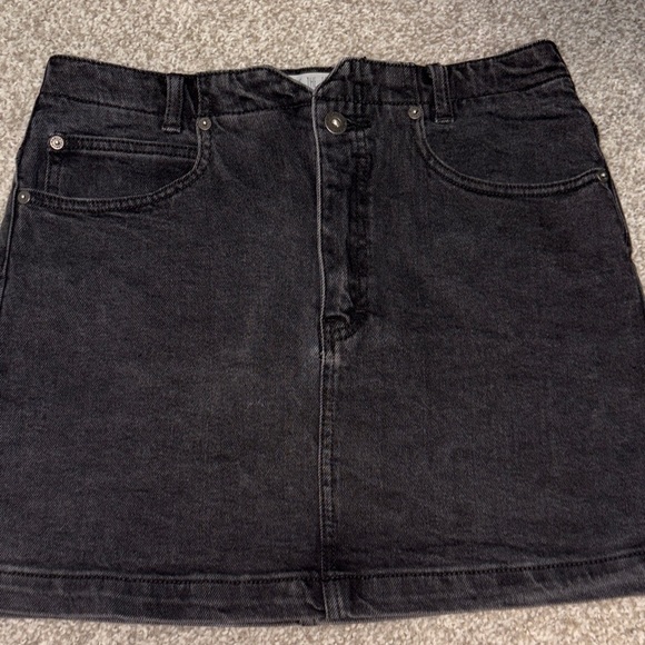 Free People Charcoal Black w grey undertone Mini Skirt has pockets + belt loops - Picture 5 of 11